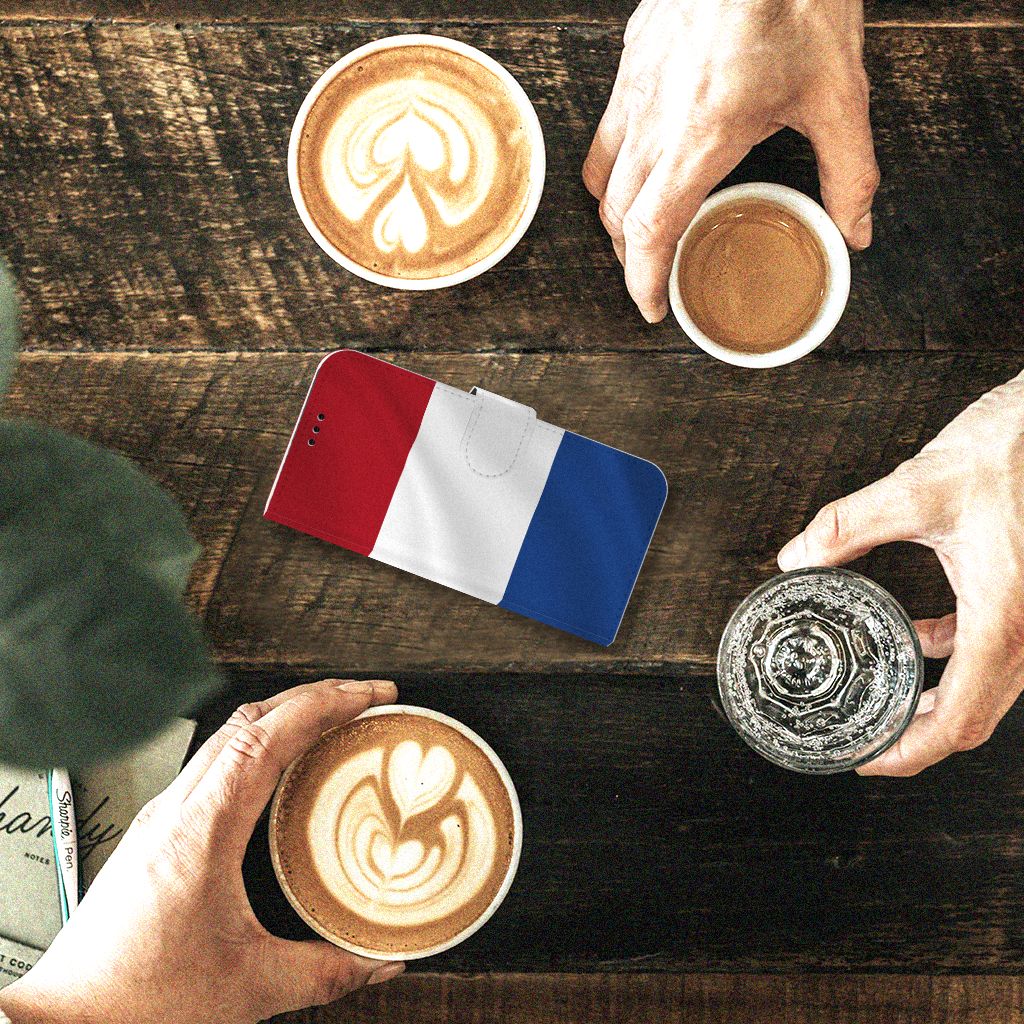 Samsung Galaxy A5 2017 Bookstyle Case Nederlandse Vlag op tafel met koffiekoppen