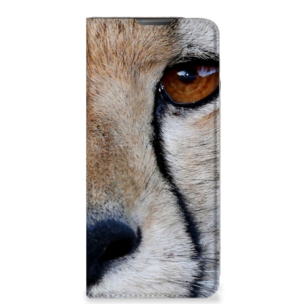 Motorola Moto E20 Hoesje maken Cheetah met close up van een jachtluipaard oog op een stand case