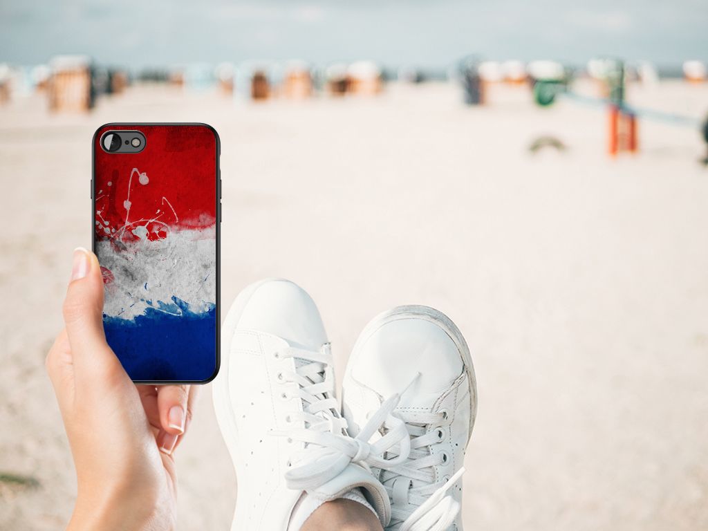 iPhone SE 2022 | SE 2020 | 7/8 Silicone Case Nederland met vlaggen design op het strand.