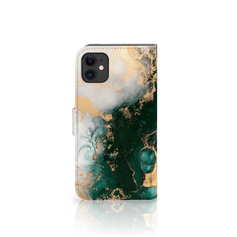 Bookcase voor Apple iPhone 11 Marmer Groen met een stijlvol groen marmerdesign en gouden accenten.