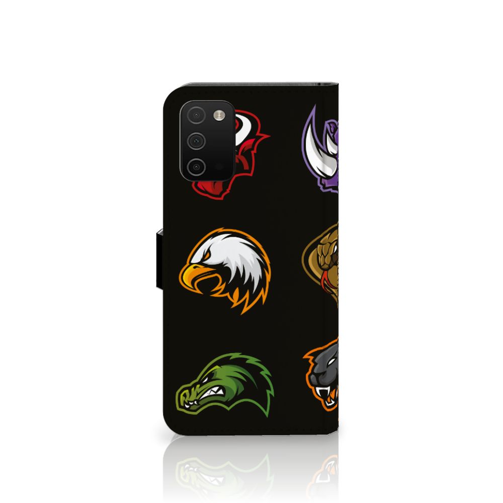 Samsung Galaxy A03s Leuk Hoesje Cartoon met vrolijke cartoon hoofden op een zwarte achtergrond.