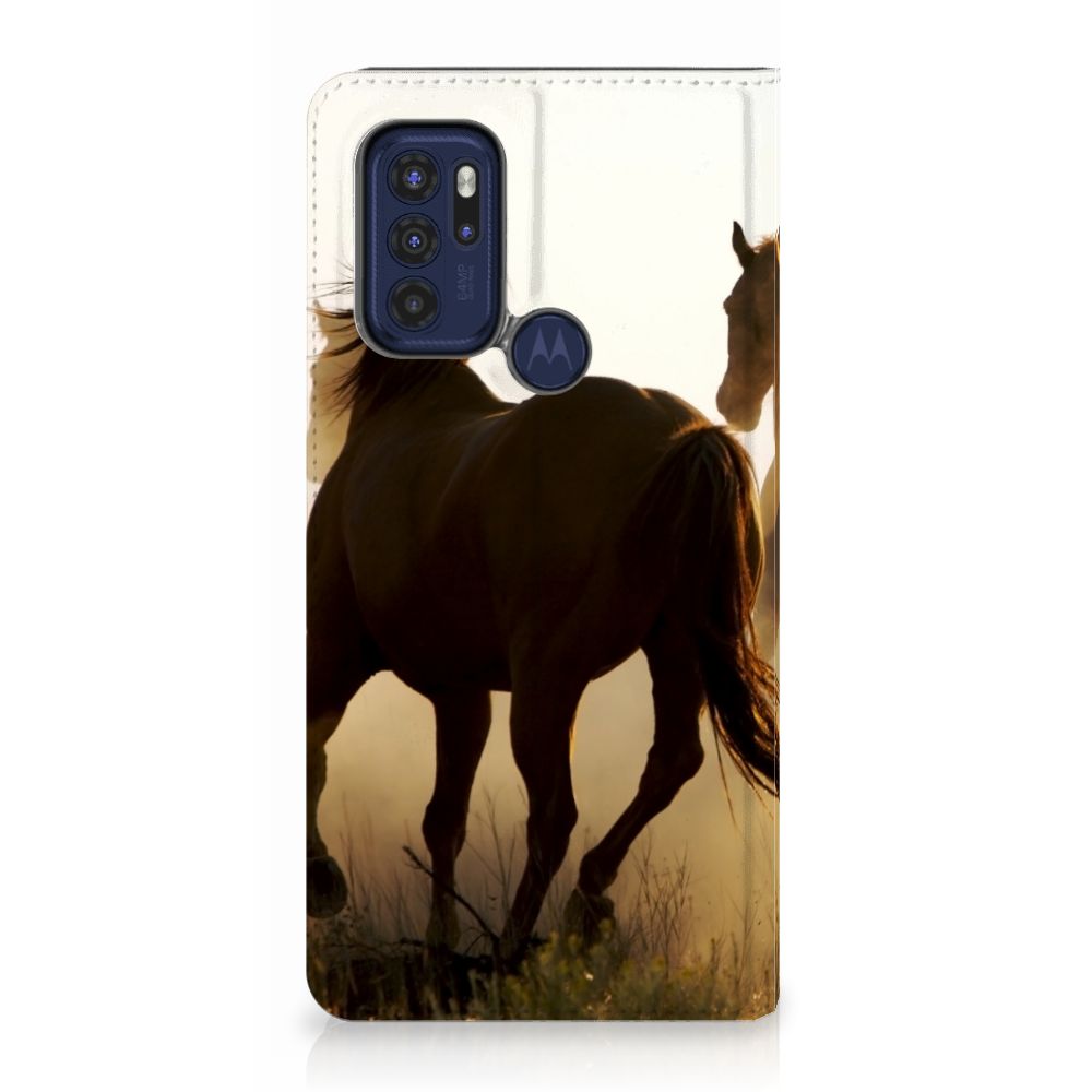 Motorola Moto G60s Hoesje maken Design Cowboy met paardenprint in een zonnige omgeving.