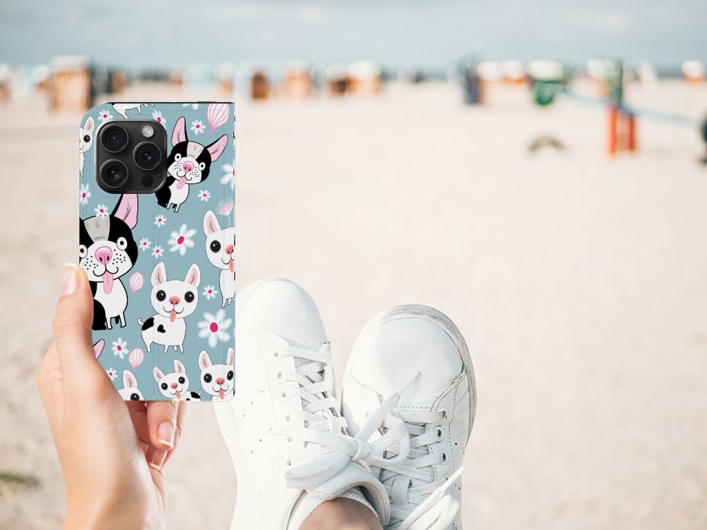 iPhone 15 Pro Hoesje maken Hondjes met schattige hondjes en bloemen, perfect voor elke gelegenheid 🌸.