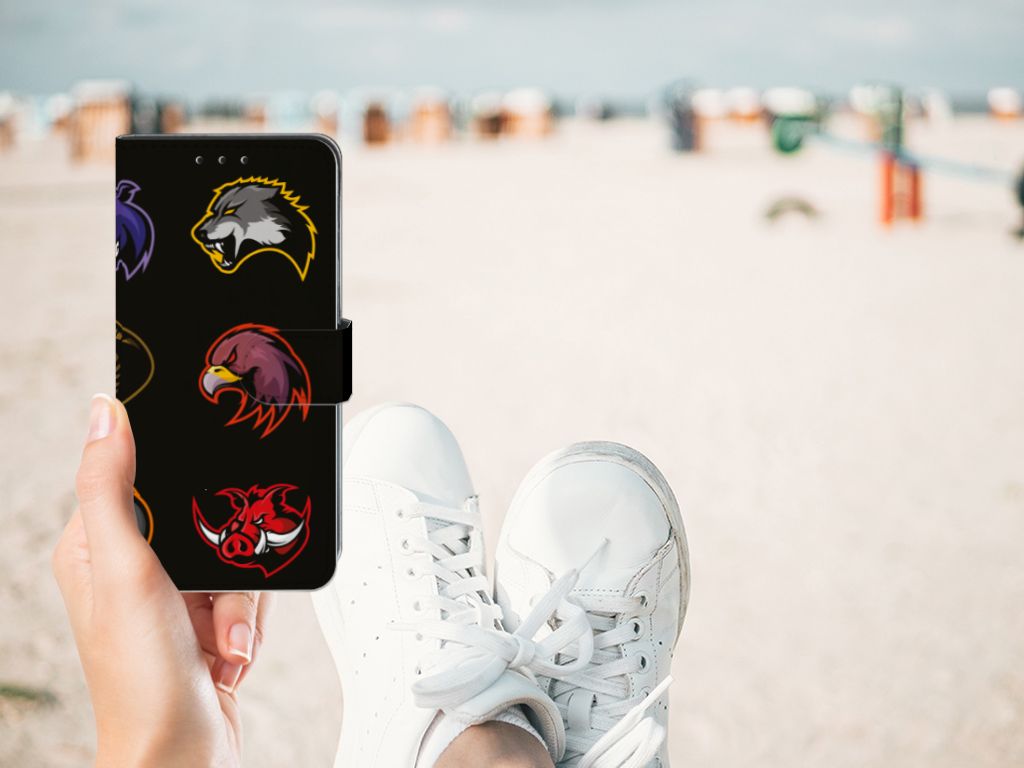 Xiaomi Redmi 8A Leuk Hoesje Cartoon met cartoons van dieren en smartphones op strand achtergrond.