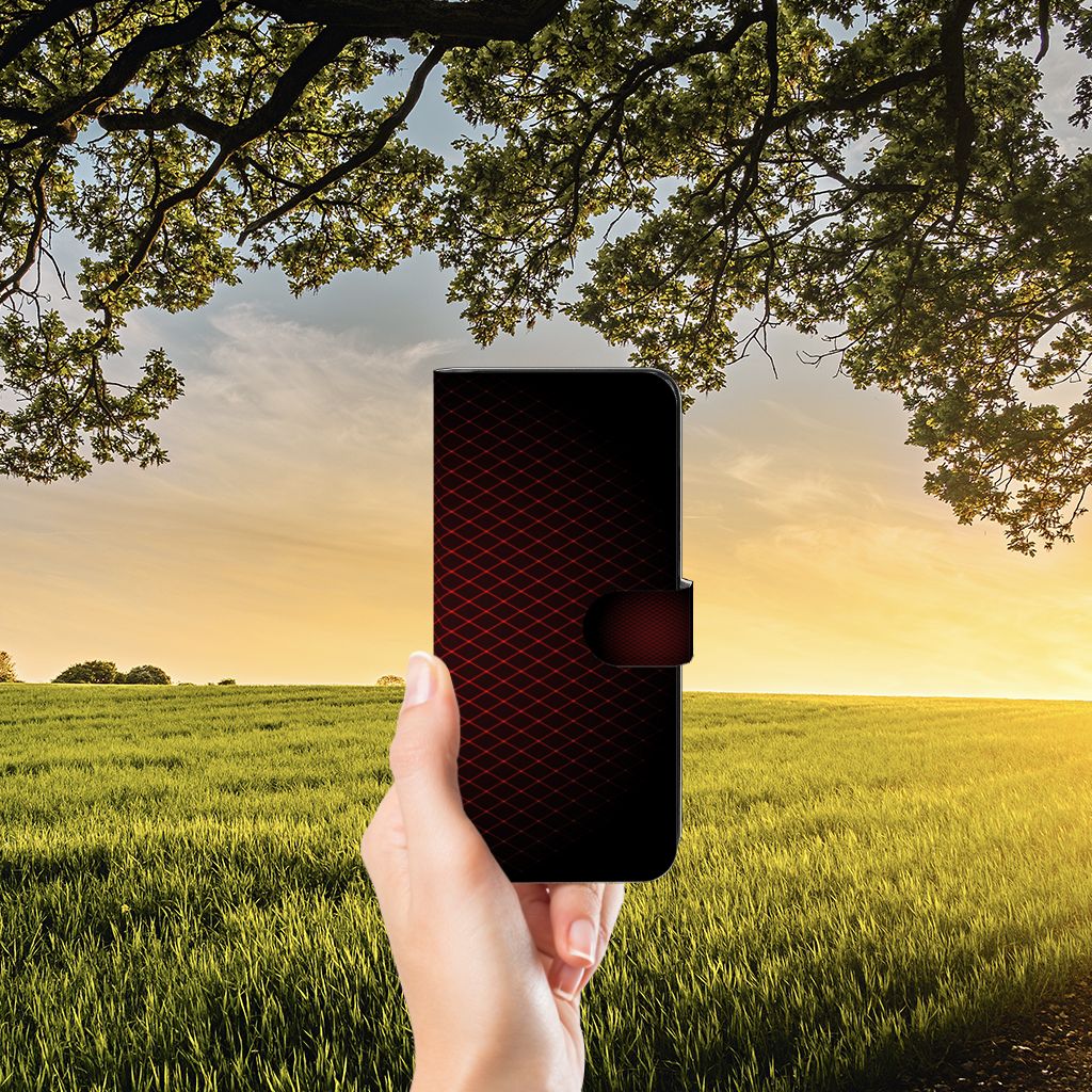 Motorola Moto E22 | E22i Telefoon Hoesje Geruit Rood in hand voor een zonsondergang op het veld.