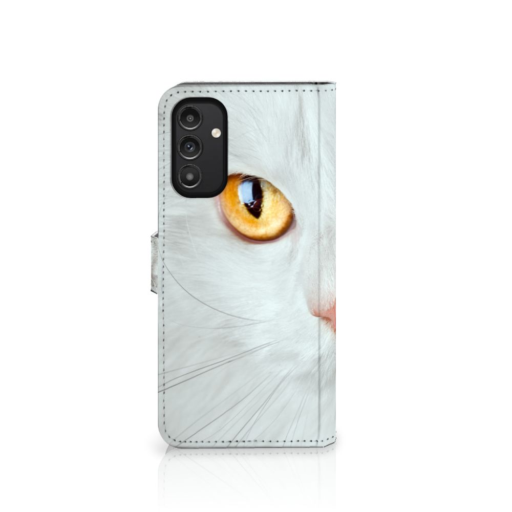Samsung Galaxy A14 4G Telefoonhoesje met Pasjes Witte Kat met close-up van witte kat met verschillende kleurige ogen.