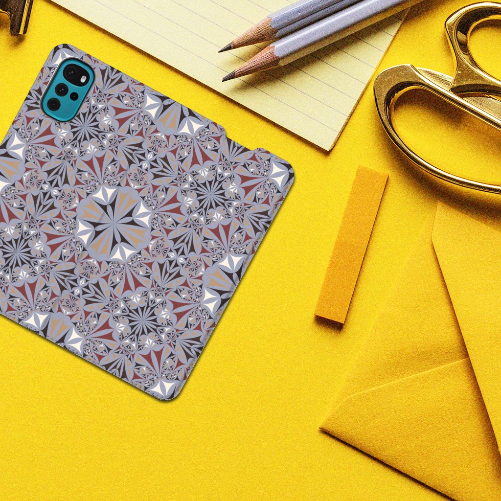 Motorola Moto G22 Standcase Flower Tiles - B2C Telecom