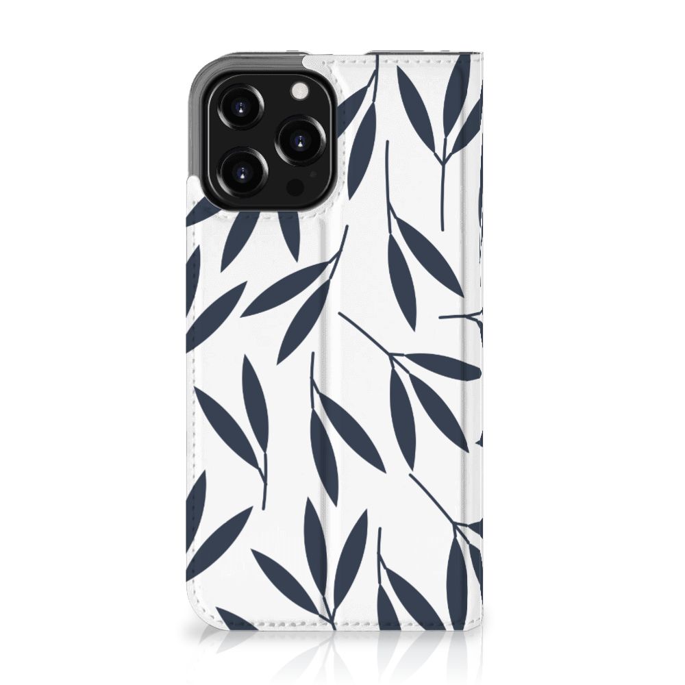 iPhone 13 Pro Max Smart Cover Leaves Blue met donkergrijze bladeren op een lichte achtergrond 🌿