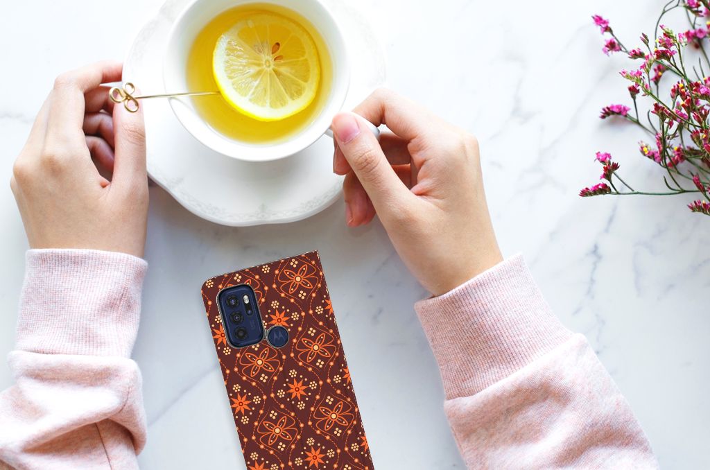 Motorola Moto G60s Hoesje met Magneet Batik Brown - B2C Telecom
