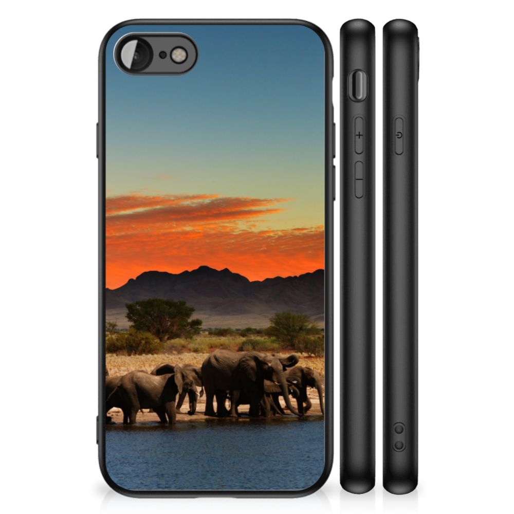 iPhone SE 2022 | SE 2020 | 7/8 Dierenprint Telefoonhoesje Olifanten met foto van olifanten bij ondergang.