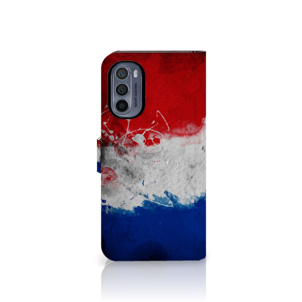 Motorola Moto G62 5G Bookstyle Case Nederland met artistiek ontwerp van de Nederlandse vlag.