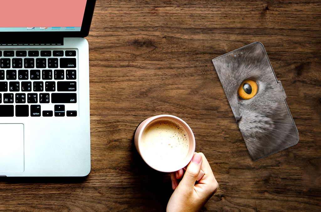 Telefoonhoesje met Pasjes Nokia G10 | G20 Britse Korthaar naast een laptop en een kop koffie.