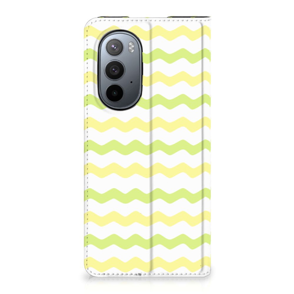 Motorola Edge 30 Pro Hoesje met Magneet Waves Yellow - B2C Telecom
