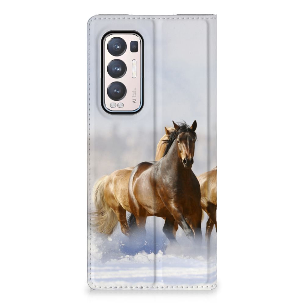 OPPO Find X3 Neo Hoesje maken Paarden met een ontwerp van grazende paarden in een schilderachtige omgeving.
