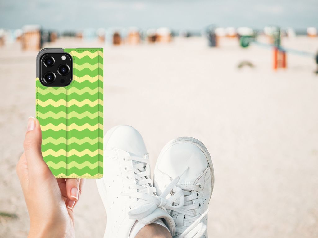 iPhone 13 Pro Hoesje met Magneet Waves Green - B2C Telecom