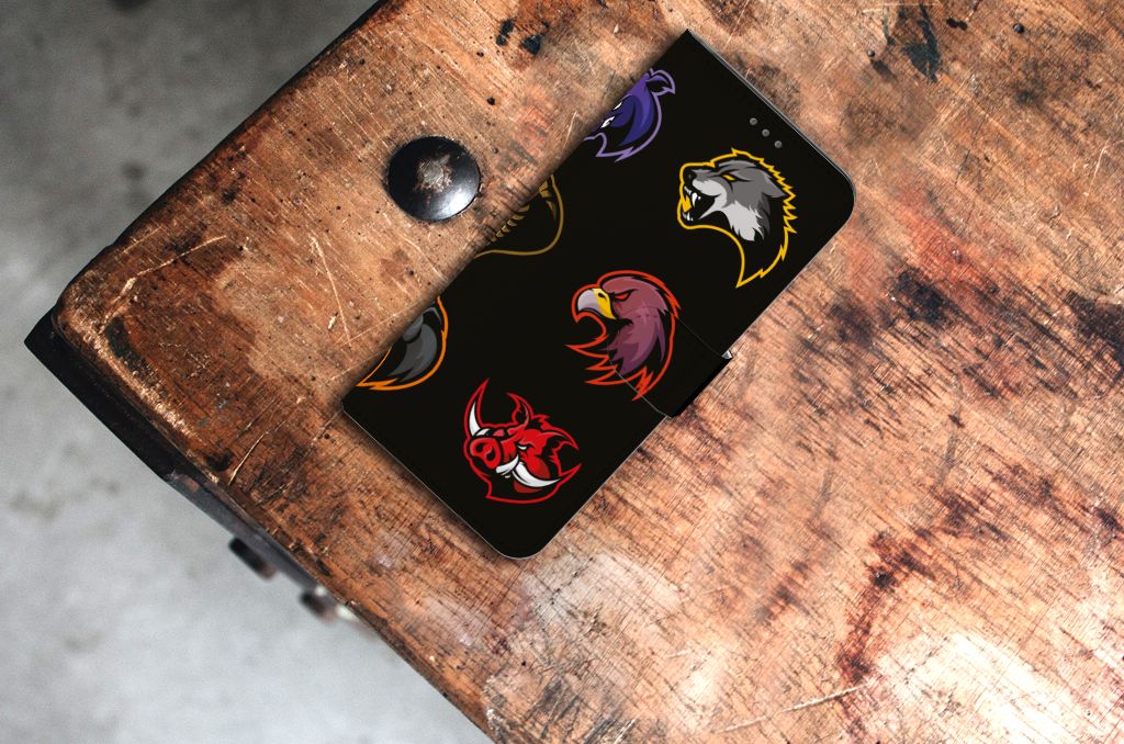 Samsung Galaxy S21 Plus Leuk Hoesje Cartoon met kleurrijke dierenlogos op een zwarte achtergrond.