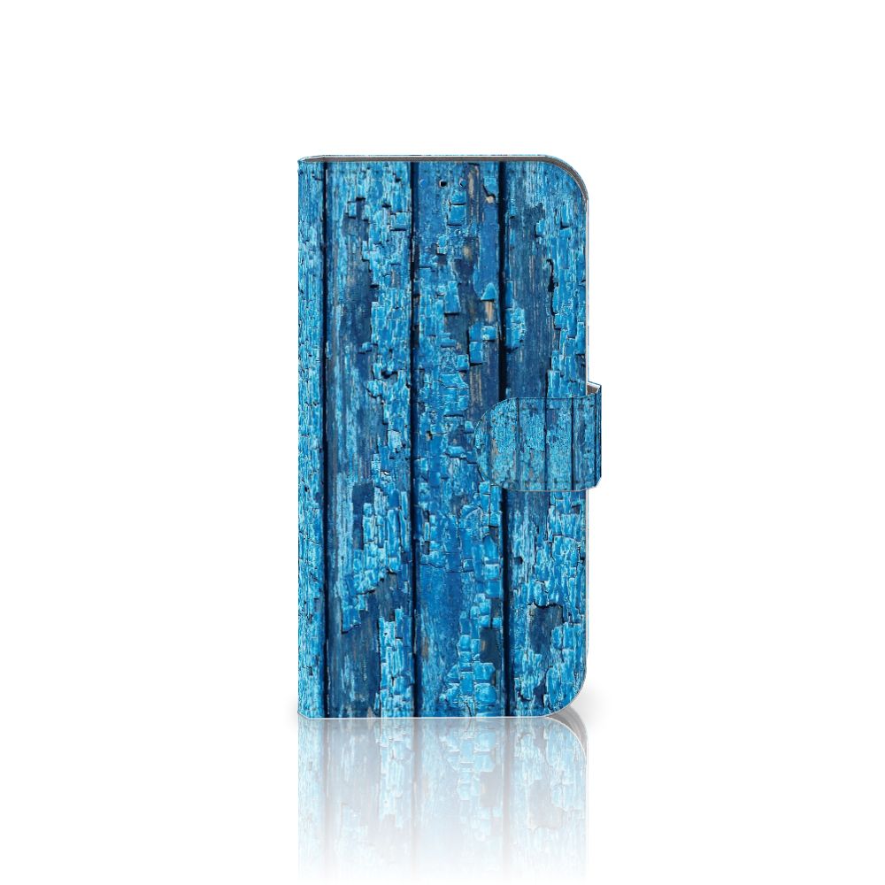 iPhone 14 Pro Book Style Case Wood Blue met een prachtig afgebladderd blauw houtdesign 🌊.