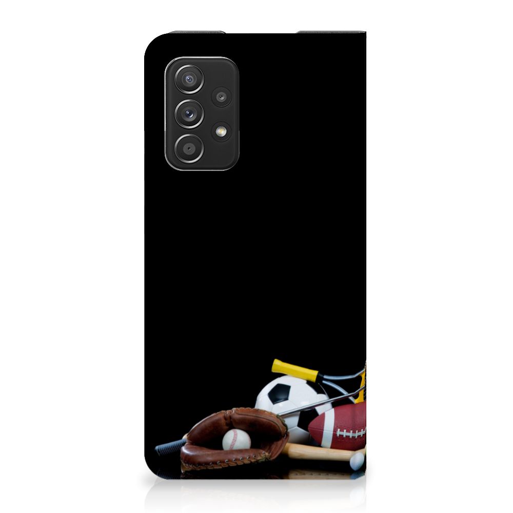 Samsung Galaxy A72 (5G/4G) Hippe Standcase Sports met verschillende sportballen en uitrusting.