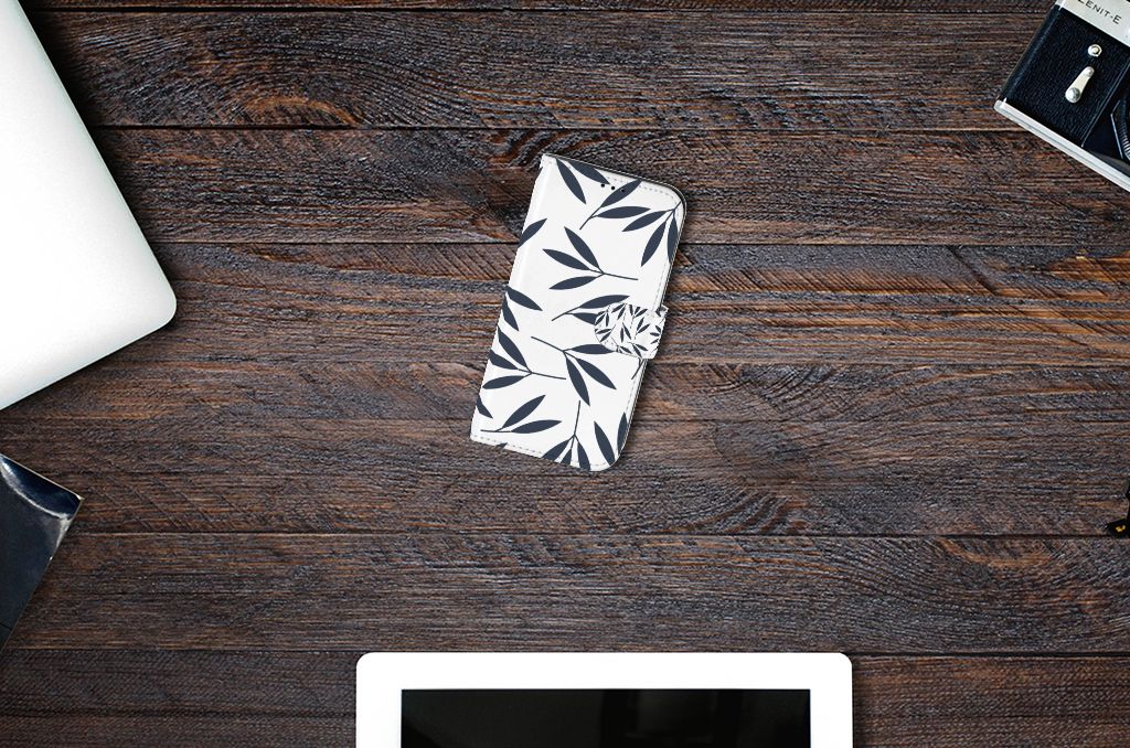Apple iPhone 13 Hoesje Leaves Blue