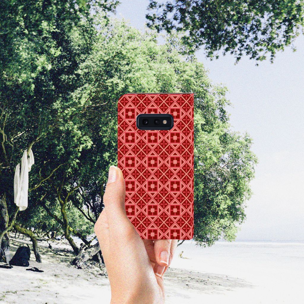 Samsung Galaxy S10e Hoesje met Magneet Batik Rood