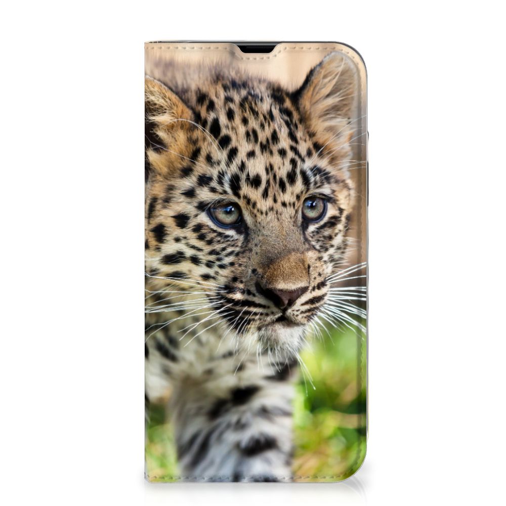 iPhone 13 Pro Max Hoesje maken Baby Luipaard met realistische afbeelding van een schattige baby luipaard.