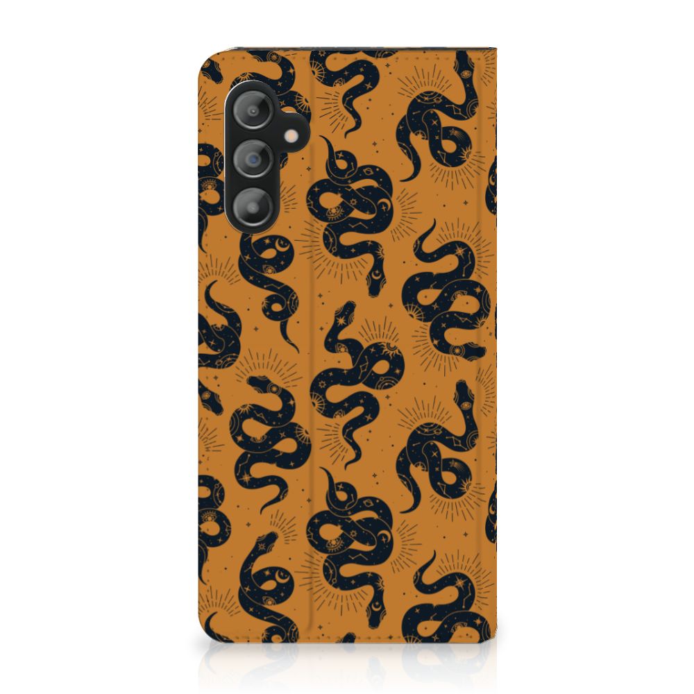 Hoesje maken voor Samsung Galaxy A14 5G Snakes met slangenpatroon op oranje achtergrond.