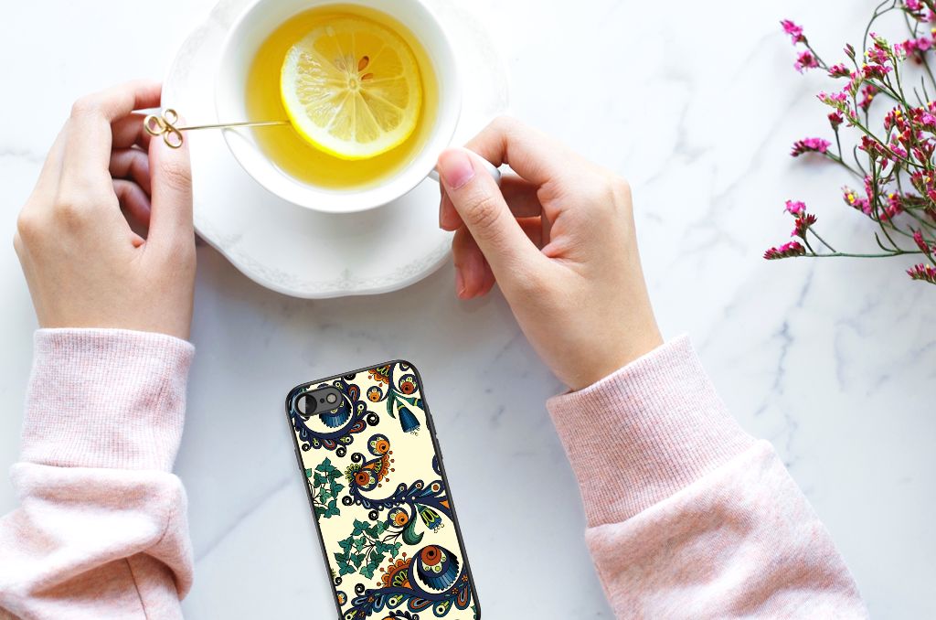 Back Cover iPhone SE 2022 | SE 2020 | 7/8 Barok Flower on a table with tea and lemon, showcasing stylish design.