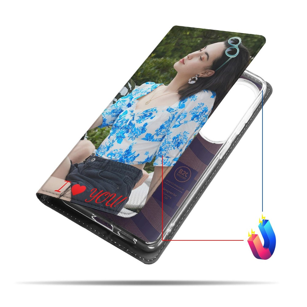 Samsung Galaxy S26 Stand Case Hoesje Maken met Foto | Slim & Draadloos Laden. Voorzijde met persoonlijk ontwerp en tekst.