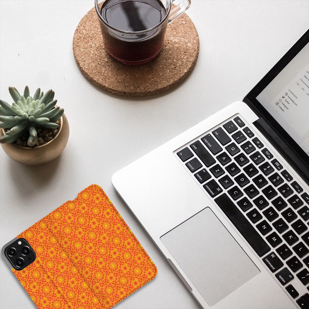 iPhone 13 Pro Max Hoesje met Magneet Batik Oranje - B2C Telecom