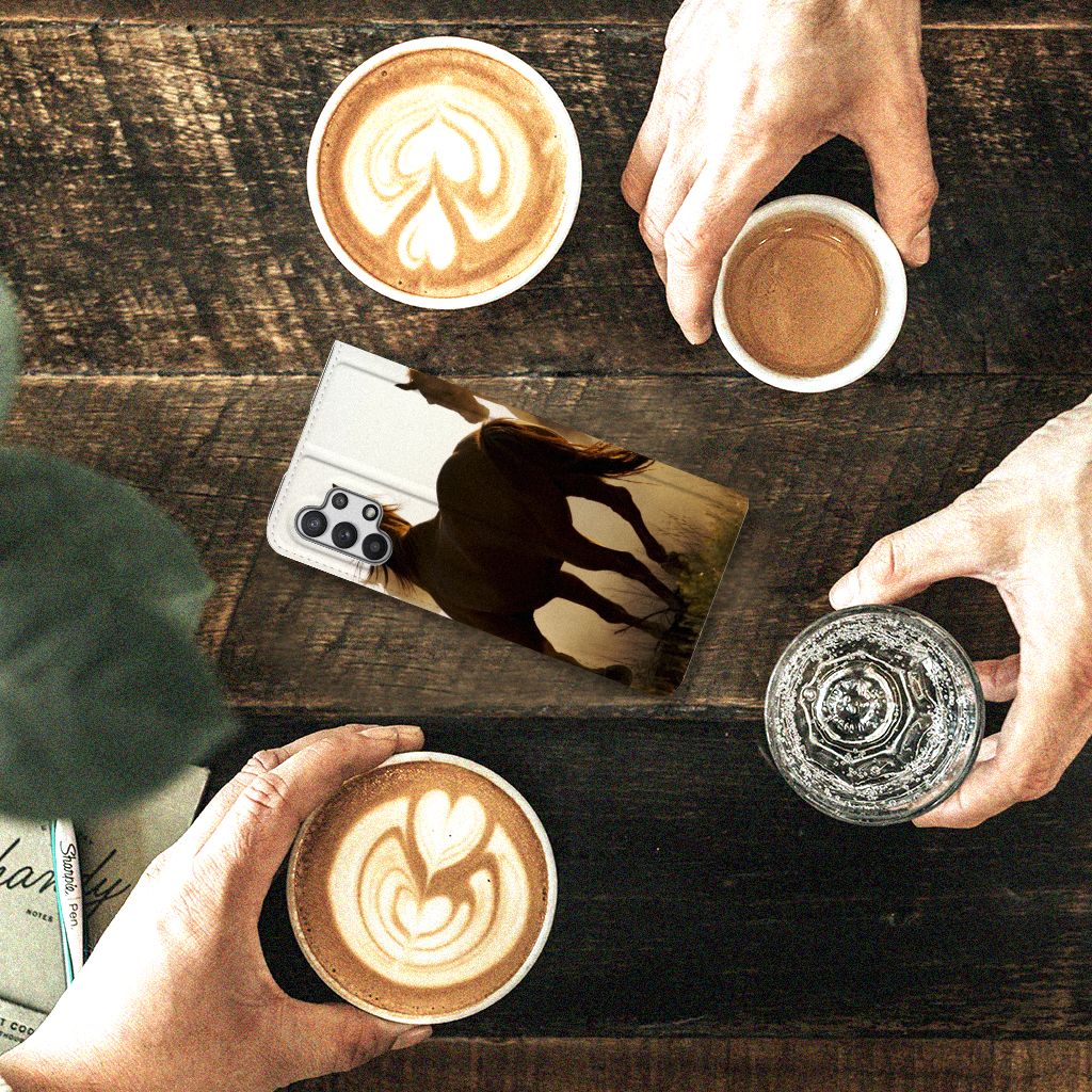 Samsung Galaxy A32 5G Hoesje maken Design Cowboy met paardenprint en koffie op tafel.