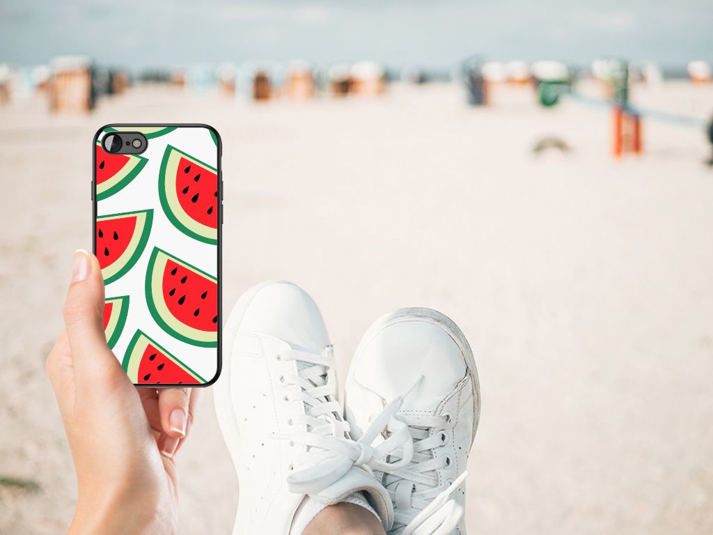 iPhone SE 2022 | SE 2020 | 7/8 Back Cover Hoesje Watermelons in hand on beach with sneakers