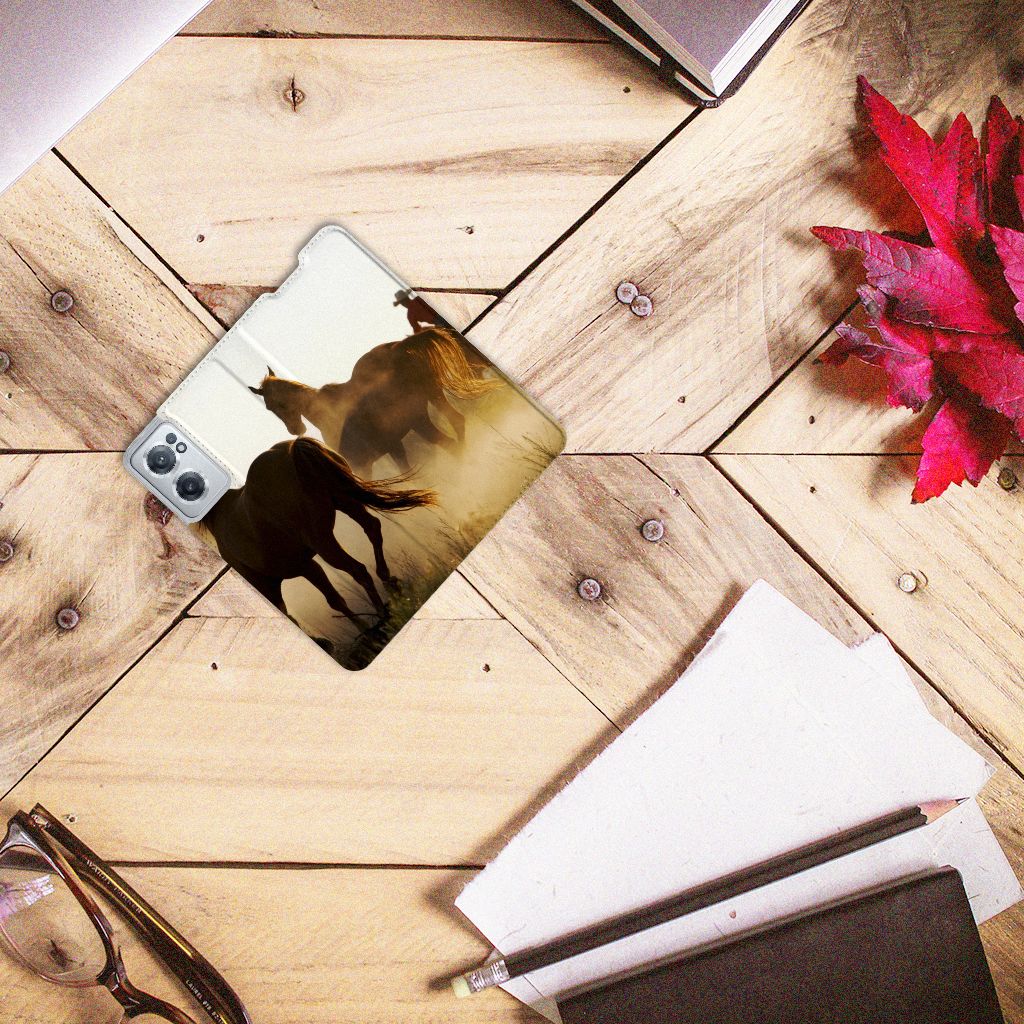 OnePlus Nord CE 2 5G Hoesje maken Design Cowboy met paardenprint op houten tafel.