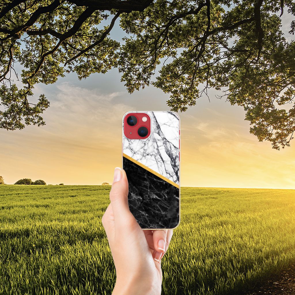 Apple iPhone 13 TPU Siliconen Hoesje Marmer Wit Zwart - Origineel Cadeau Man met zwart-wit marmer in hand
