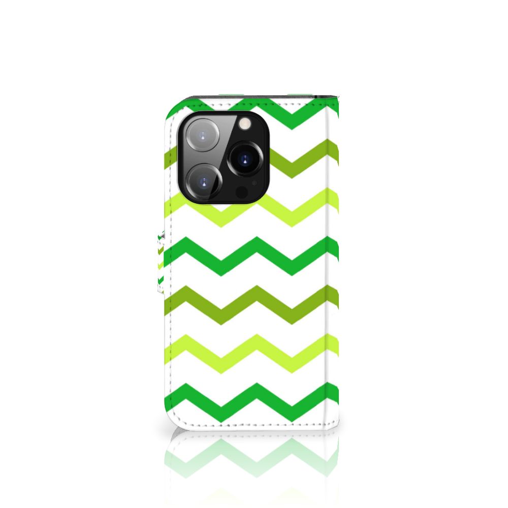 iPhone 14 Pro Telefoon Hoesje Zigzag Groen met strak zigzag design in verschillende tinten groen.