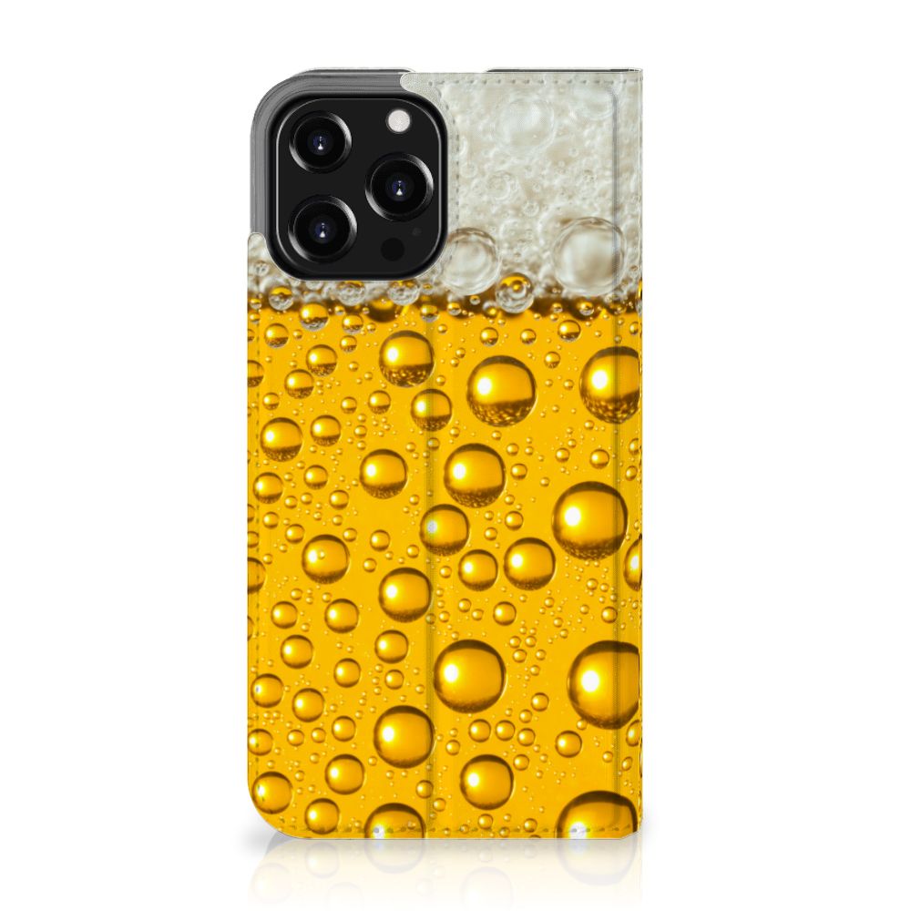 iPhone 13 Pro Max Flip Style Cover Bier met een sprankelende bierprint en luchtbellen. 🍺