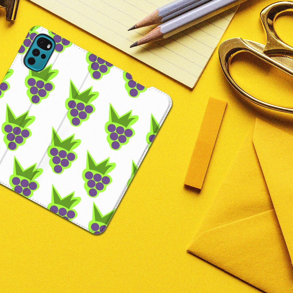 Motorola Moto G22 Flip Style Cover Druiven - B2C Telecom