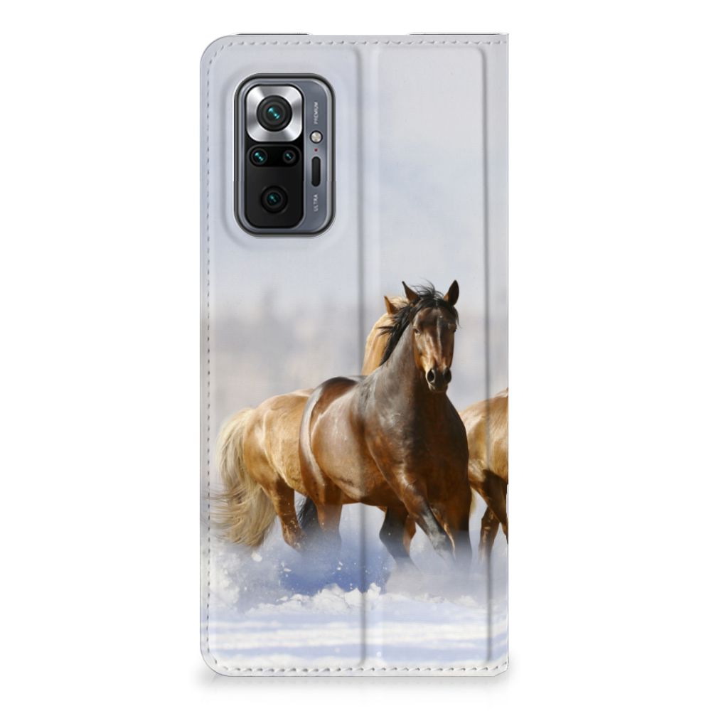 Xiaomi Redmi Note 10 Pro Hoesje maken Paarden met mooie afbeelding van galloperende paarden in sneeuw.