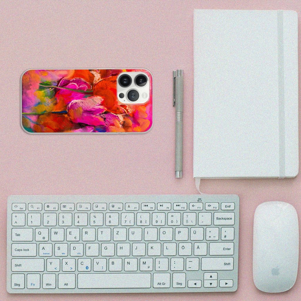 Hoesje maken iPhone 13 Pro Max Tulips met kleurrijk design, naast een toetsenbord en notitieboek.