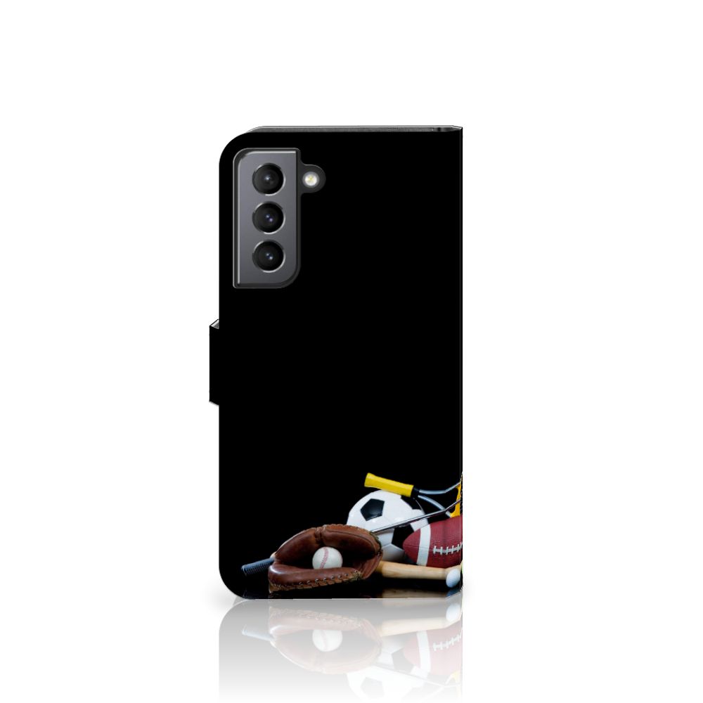 Samsung Galaxy S21 FE Wallet Case met Pasjes Sports met sportuitrusting op zwarte achtergrond.