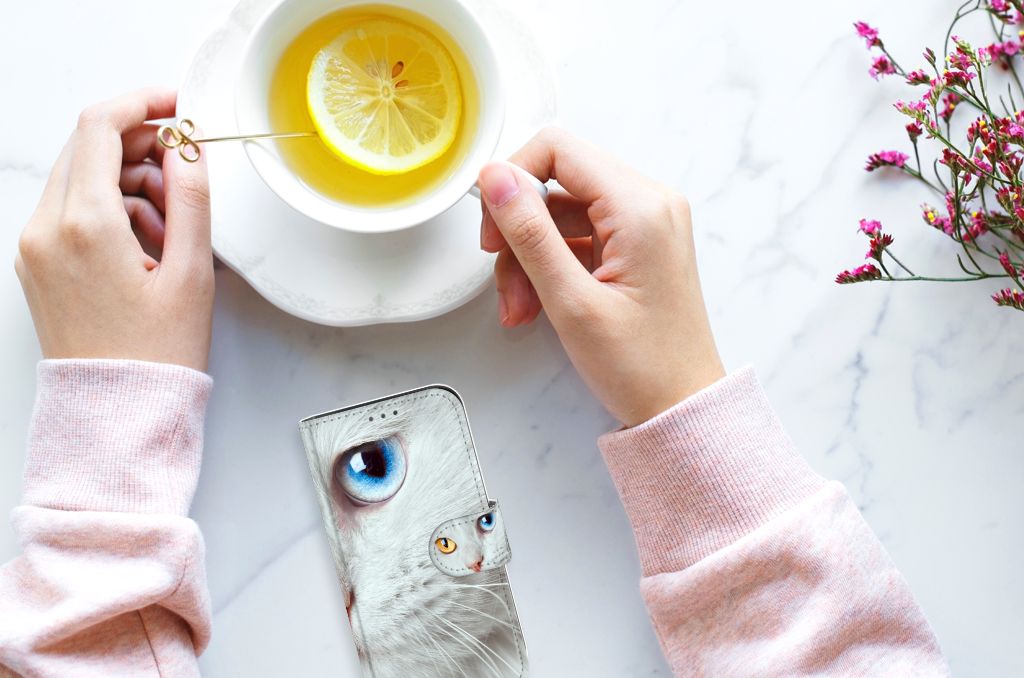 Apple iPhone 12 Mini Telefoonhoesje met Pasjes Witte Kat