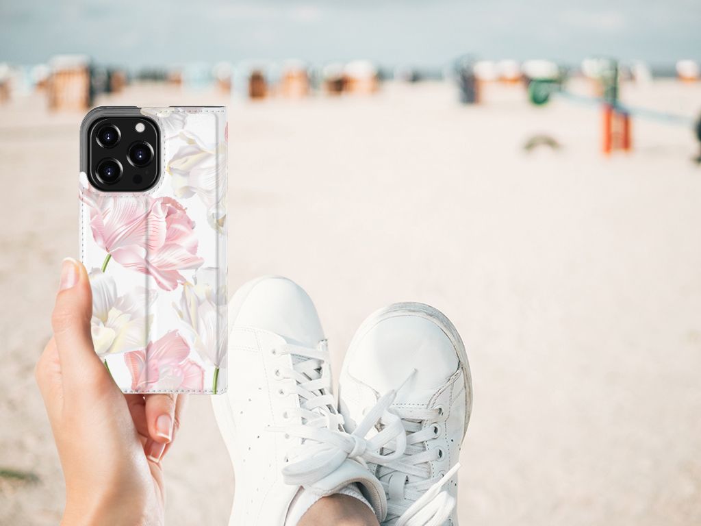 iPhone 13 Pro Smart Cover Lovely Flowers - B2C Telecom