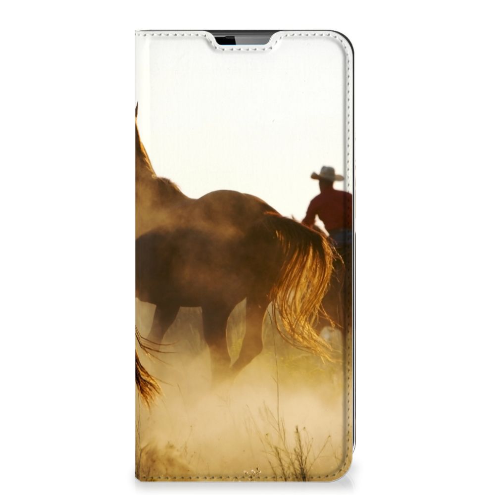 Motorola Moto G9 Plus Hoesje maken Design Cowboy met afbeelding van paarden en cowboy in de natuur.