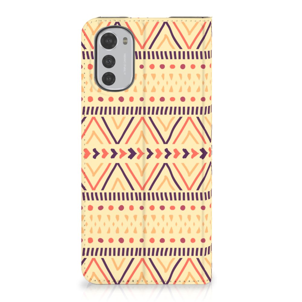 Motorola Moto E32 | Moto E32s Hoesje met Magneet Aztec Yellow - B2C Telecom