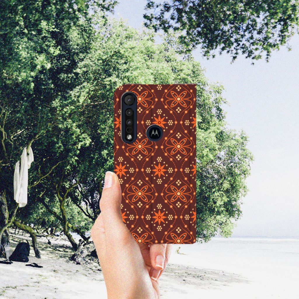 Motorola G8 Plus Hoesje met Magneet Batik Brown - B2C Telecom