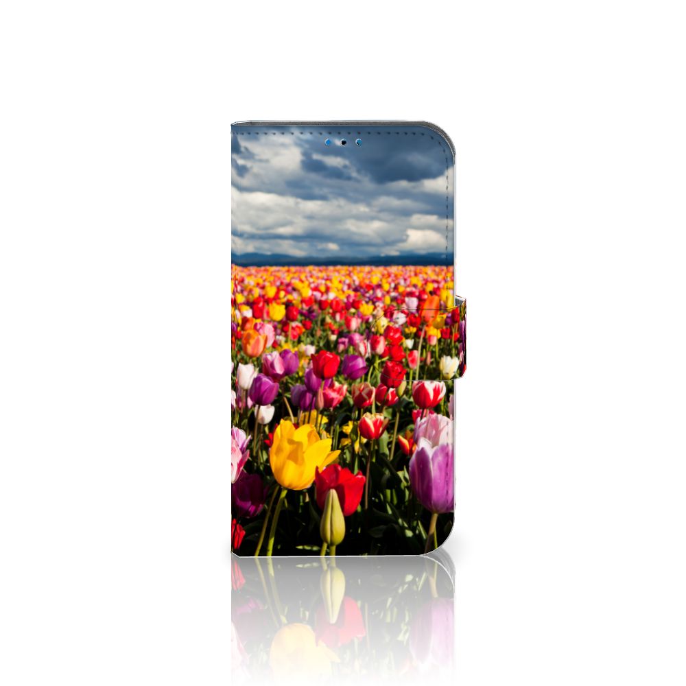 iPhone 14 Pro Hoesje Tulpen met kleurrijk tulpenveld en lucht 🌷