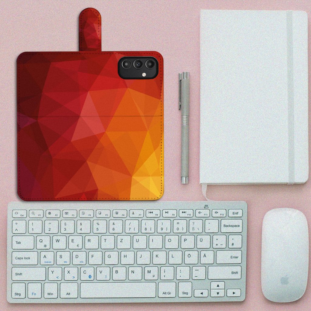 Book Case voor Samsung Galaxy A14 4G Polygon Red met abstracte vormen en kleurrijk design, naast een toetsenbord.