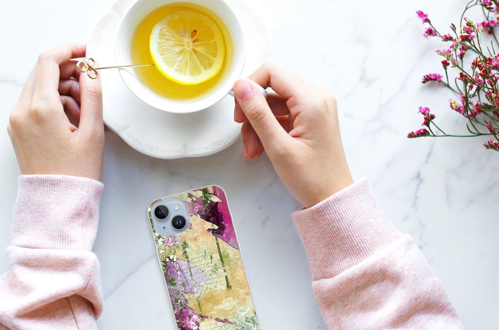 Hoesje maken Apple iPhone 14 Letter Painting met bloemenprint en een kopje kruidenthee.