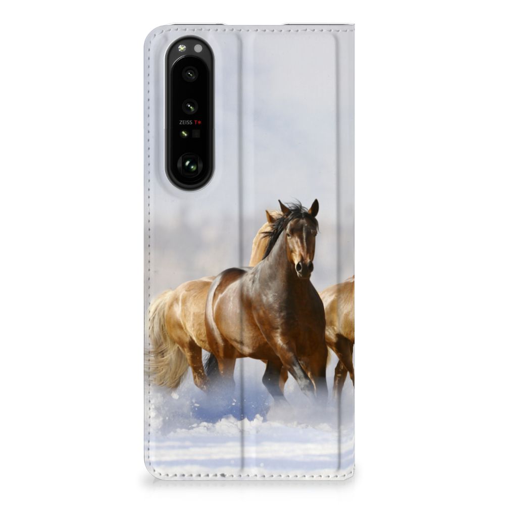 Sony Xperia 1 III Hoesje maken Paarden met afbeelding van rennende paarden in de natuur.