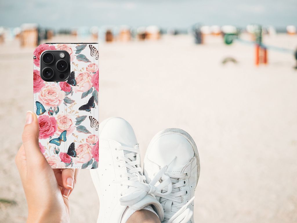 iPhone 15 Pro Smart Cover Butterfly Roses met bloemen en vlinders, perfect voor een stijlvolle, draagbare bescherming.