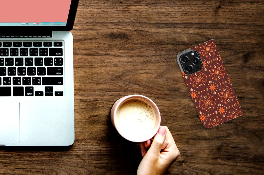 iPhone 13 Pro Hoesje met Magneet Batik Brown - B2C Telecom